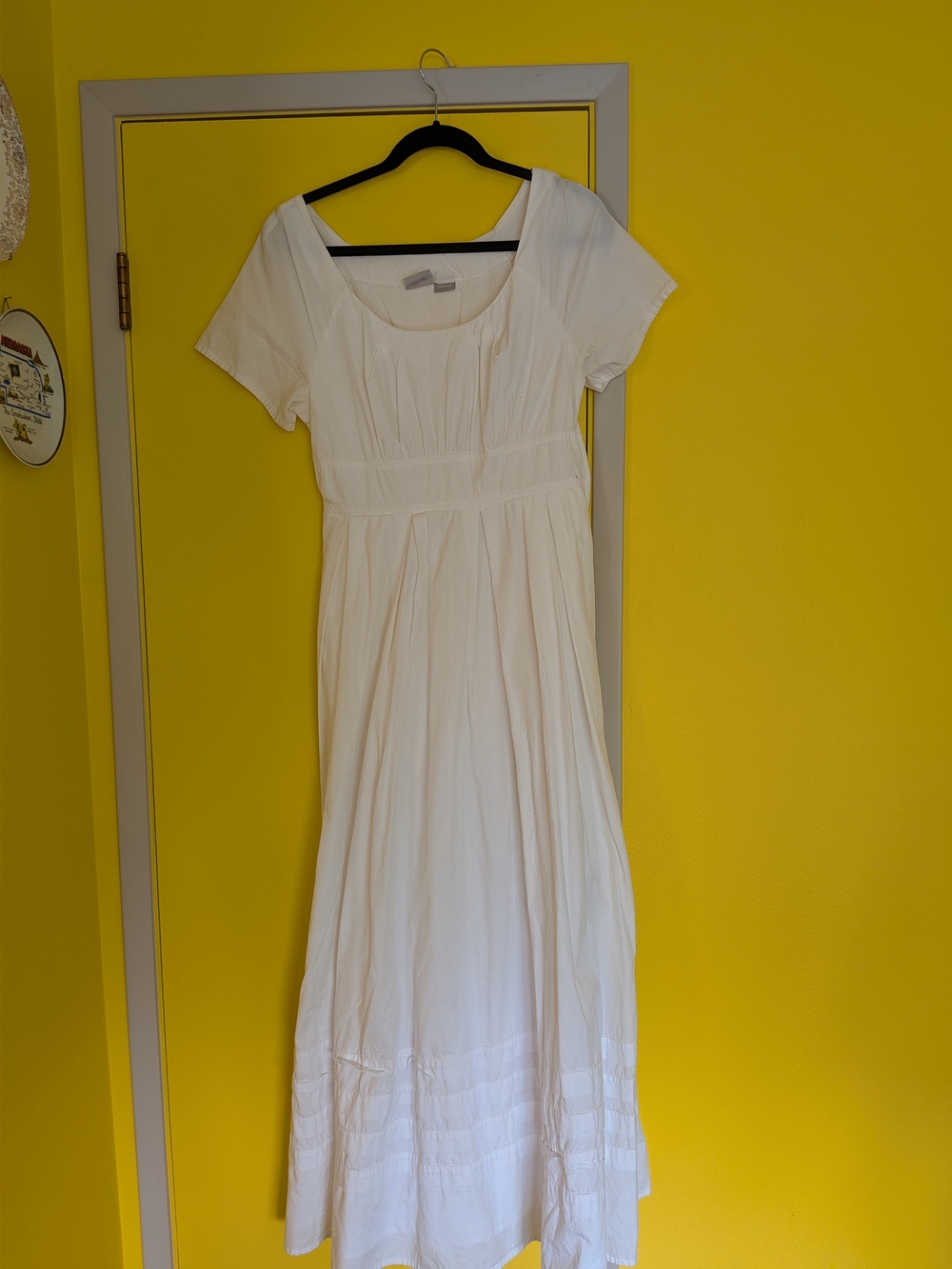 Eshakii White Short-Sleeve Maxi Dress